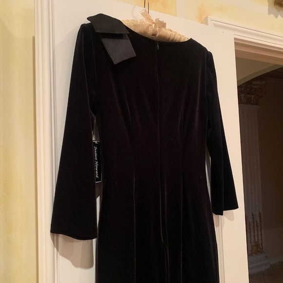 NWT - Jessica Howard Black Velvet dress with bow accent - Picture 12 of 12